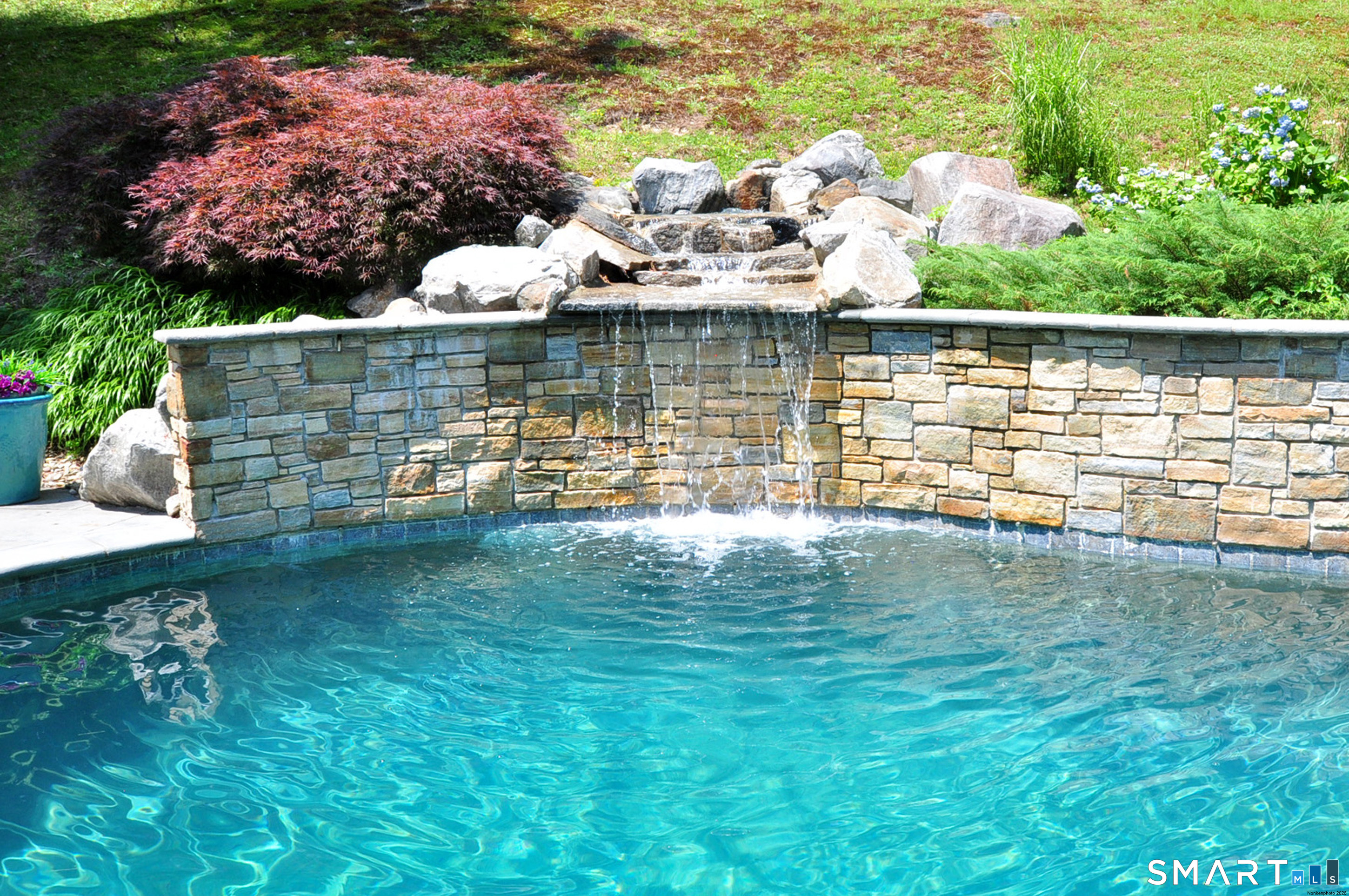 61 Westmont Road Avon, CT 06001 - Photo 5 of 39