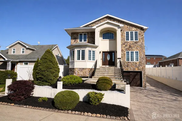 $899,999 | 618 Lee Street, Perth Amboy, NJ 08861