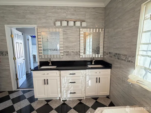 $899,999 | 618 Lee Street, Perth Amboy, NJ 08861