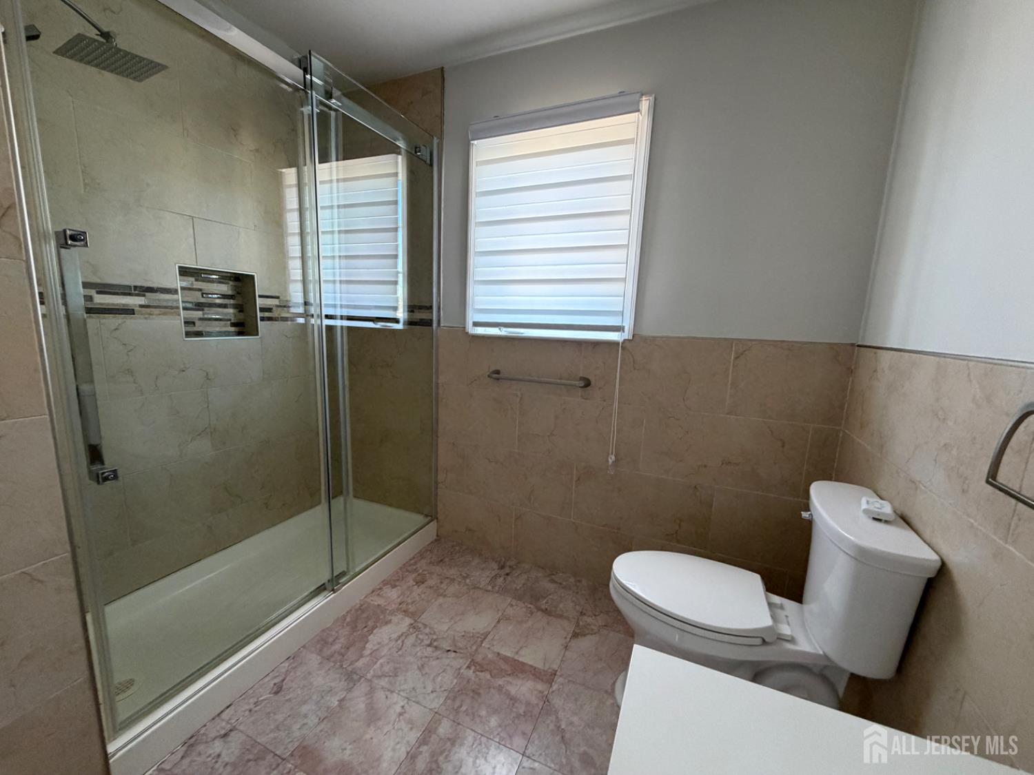 618 Lee Street Perth Amboy, NJ 08861 - Photo 16 of 24 a bathroom with a toilet a sink and a bathtub