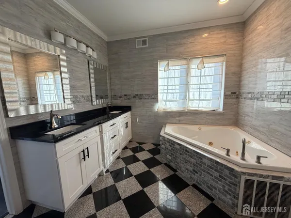 $899,999 | 618 Lee Street, Perth Amboy, NJ 08861