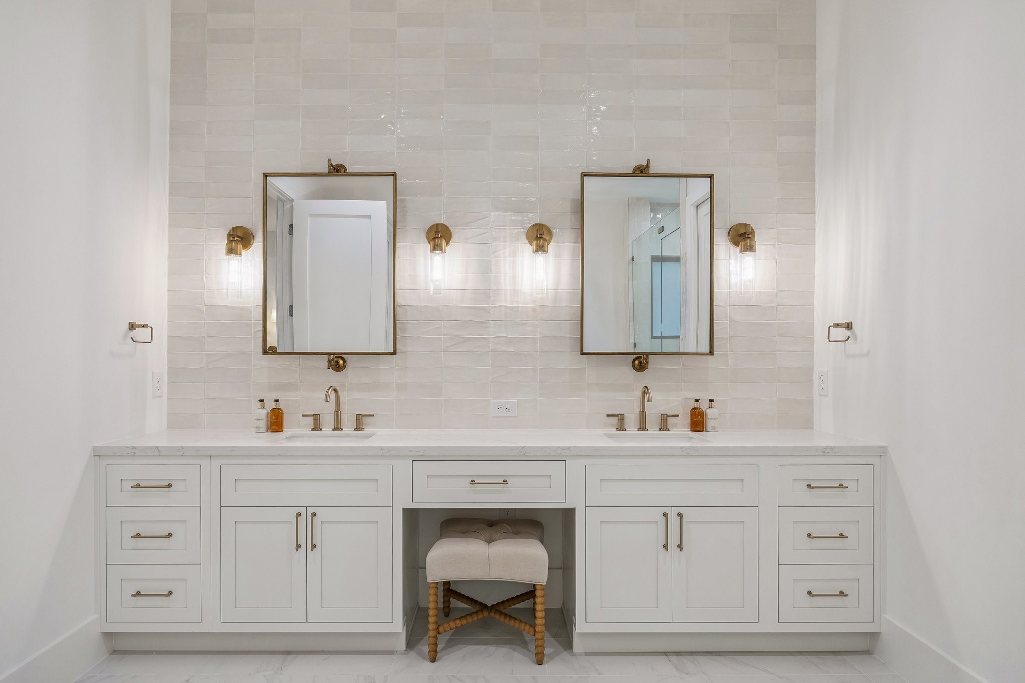 4034 Lanark Lane Houston, TX 77025 - Photo 19 of 32 Another photo of the Primary Bathroom Dual Vanity Space.