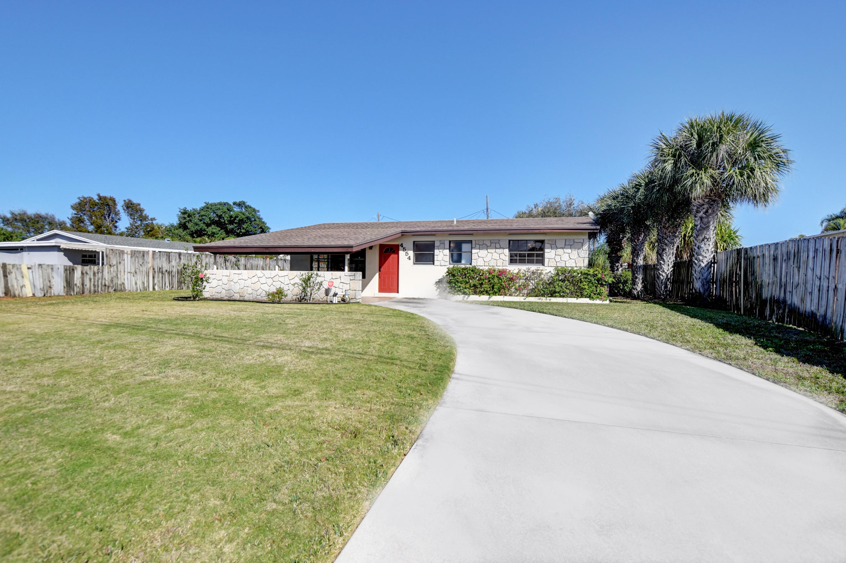 4554 Northeast 4th Avenue Boca Raton, FL 33431 - Photo 3 of 37 03_Plenty of parking