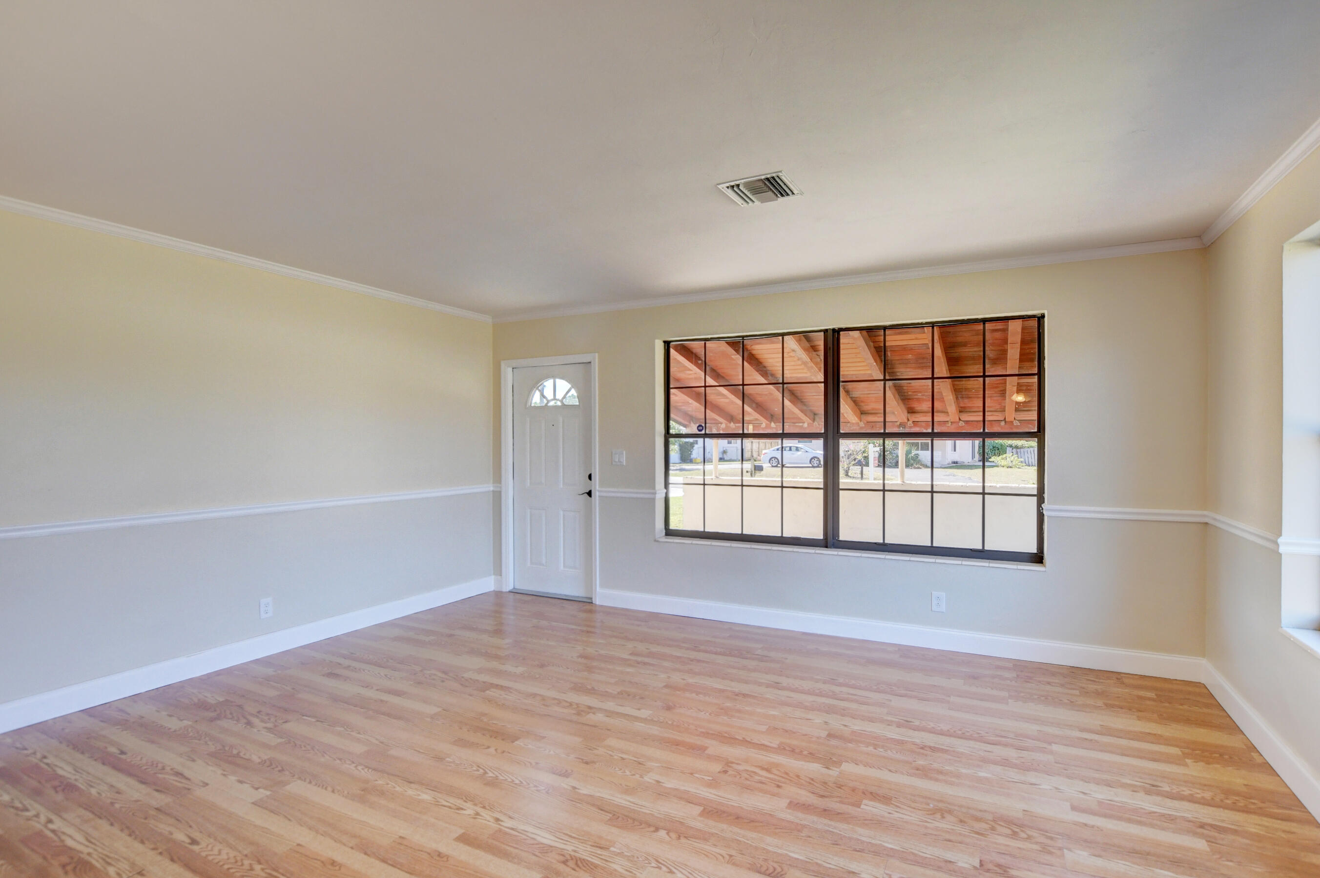 4554 Northeast 4th Avenue Boca Raton, FL 33431 - Photo 8 of 37 08_Welcoming living room