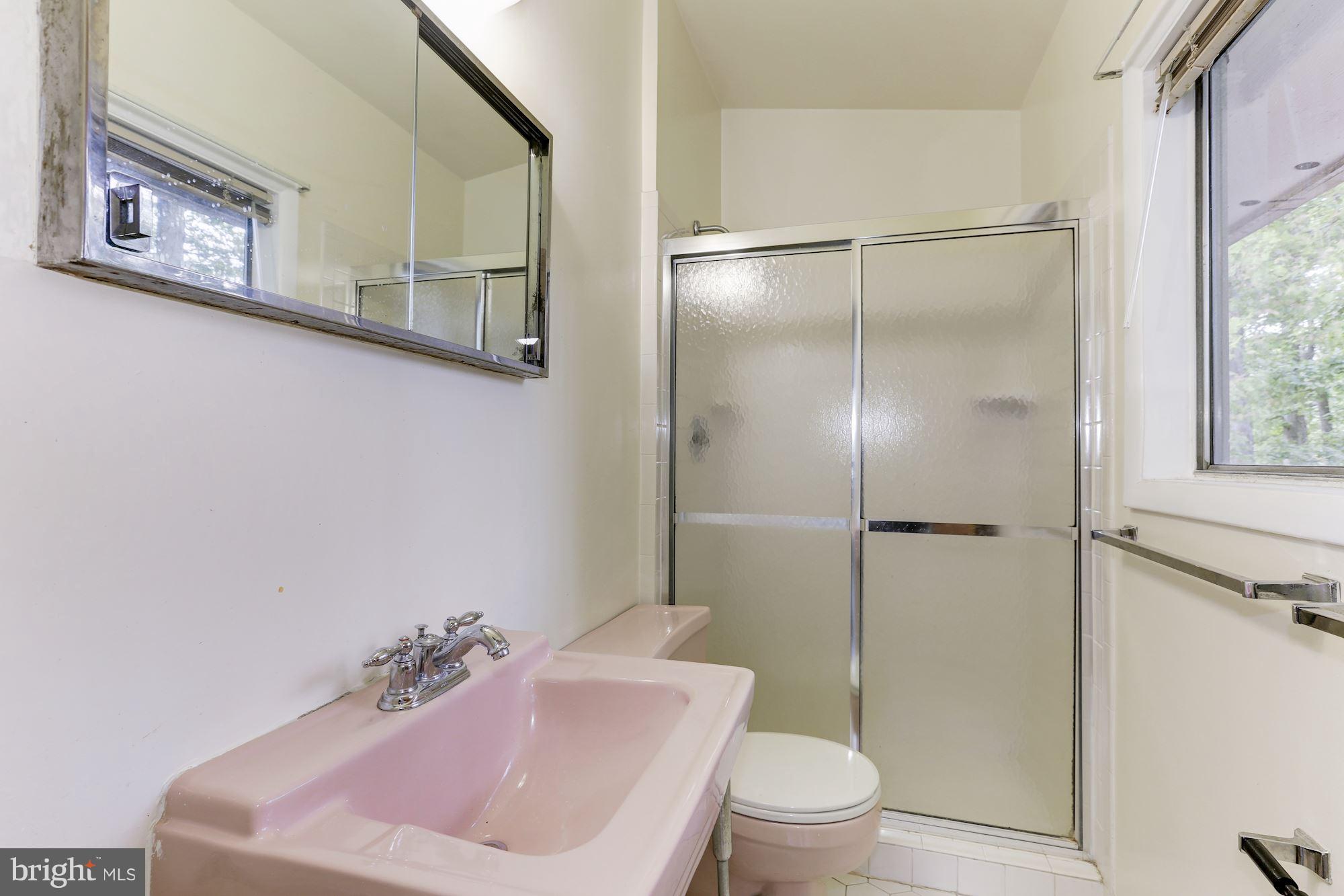 6502 Cathcart Road Annandale, VA 22003 - Photo 18 of 30 Bath (Master)