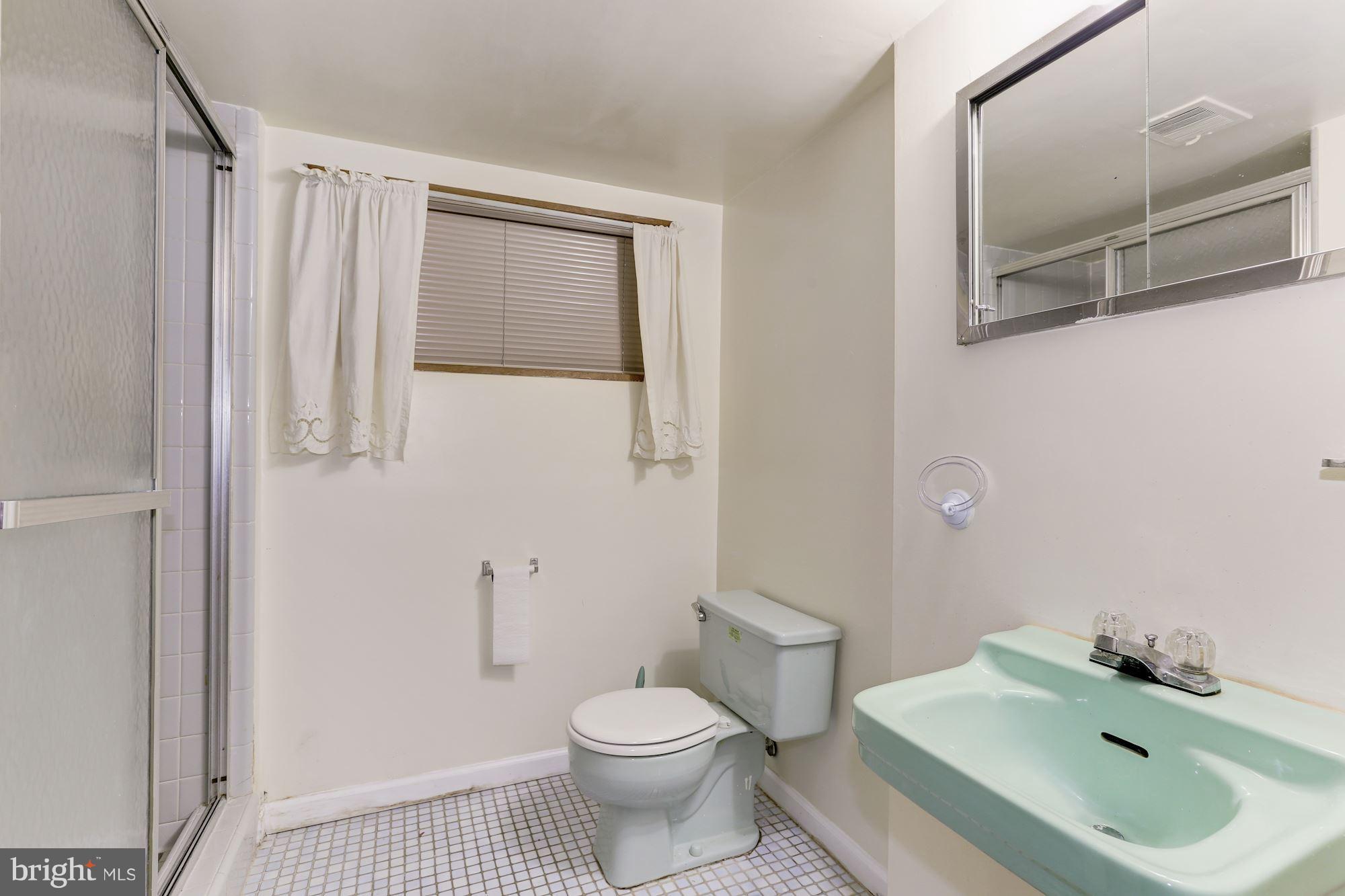 6502 Cathcart Road Annandale, VA 22003 - Photo 23 of 30 Bath