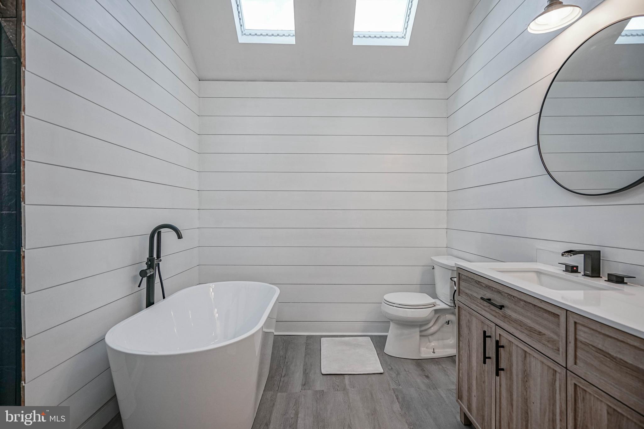 139 Rutgers Road Pennsville, NJ 08070 - Photo 37 of 75 Soaking tub & double sinks