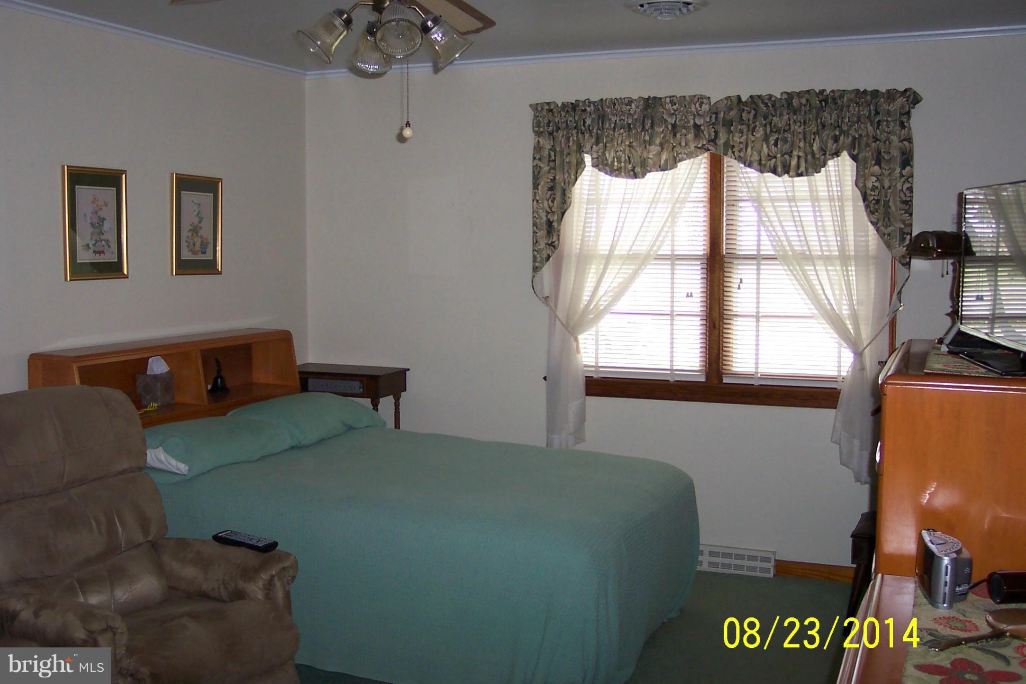 5884 Cloverdale Road Hurlock, MD 21643 - Photo 13 of 26 a livingroom with window