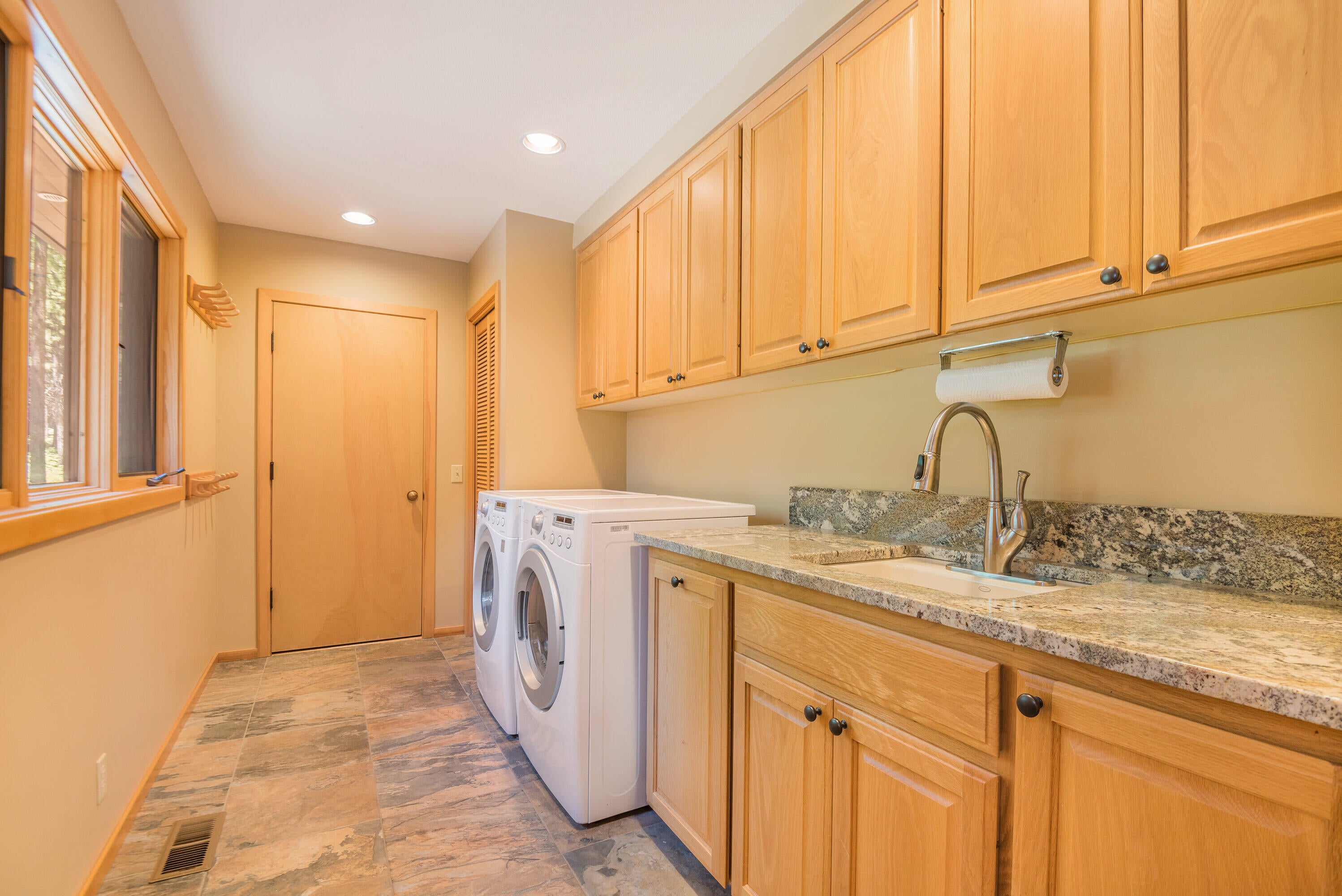 70450 Linnaea Borealis Black Butte Ranch, OR 97759 - Photo 24 of 39 Laundry