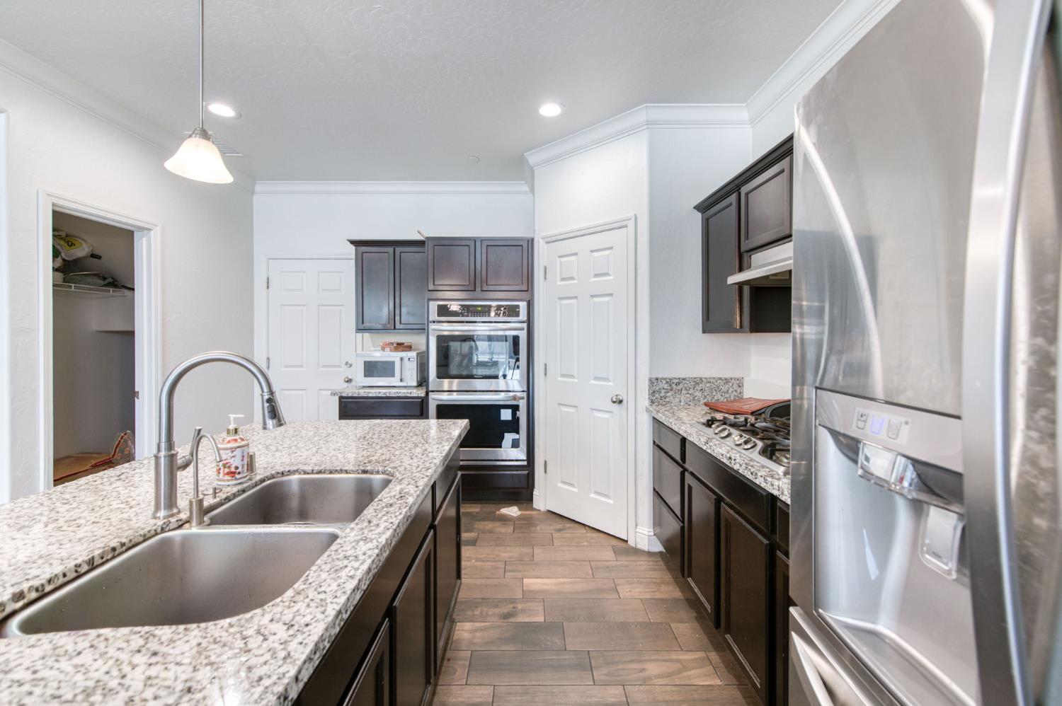 1732 Cleveland Street Selma, CA 93662 - Photo 6 of 35