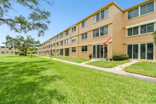 $176,000 | 5095 Bay Street Northeast, Unit 114, St. Petersburg, FL 33703