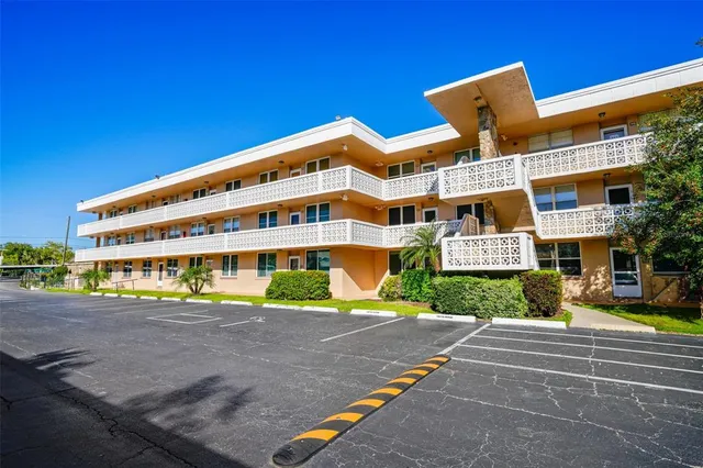 $176,000 | 5095 Bay Street Northeast, Unit 114, St. Petersburg, FL 33703