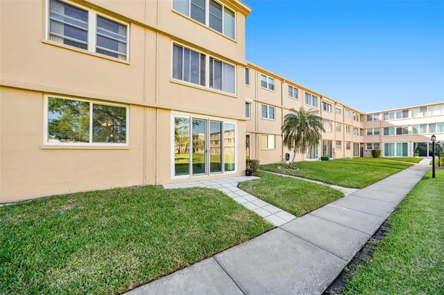 $176,000 | 5095 Bay Street Northeast, Unit 114, St. Petersburg, FL 33703