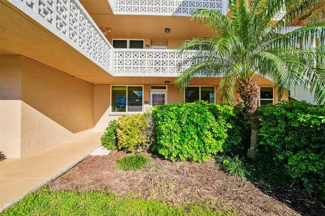 $176,000 | 5095 Bay Street Northeast, Unit 114, St. Petersburg, FL 33703