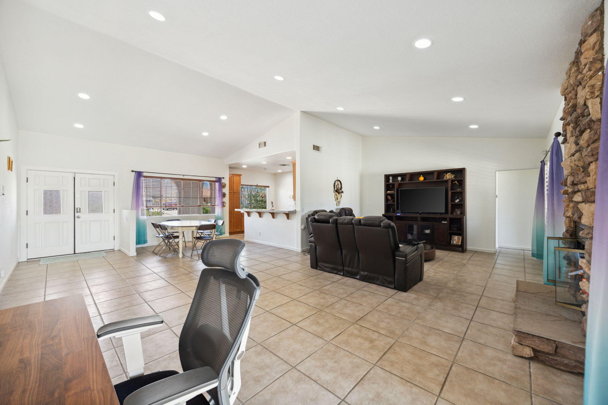 9735 Hoylake Road Desert Hot Springs, CA 92240 - Photo 11 of 50 33-web-or-mls-8M4A0634