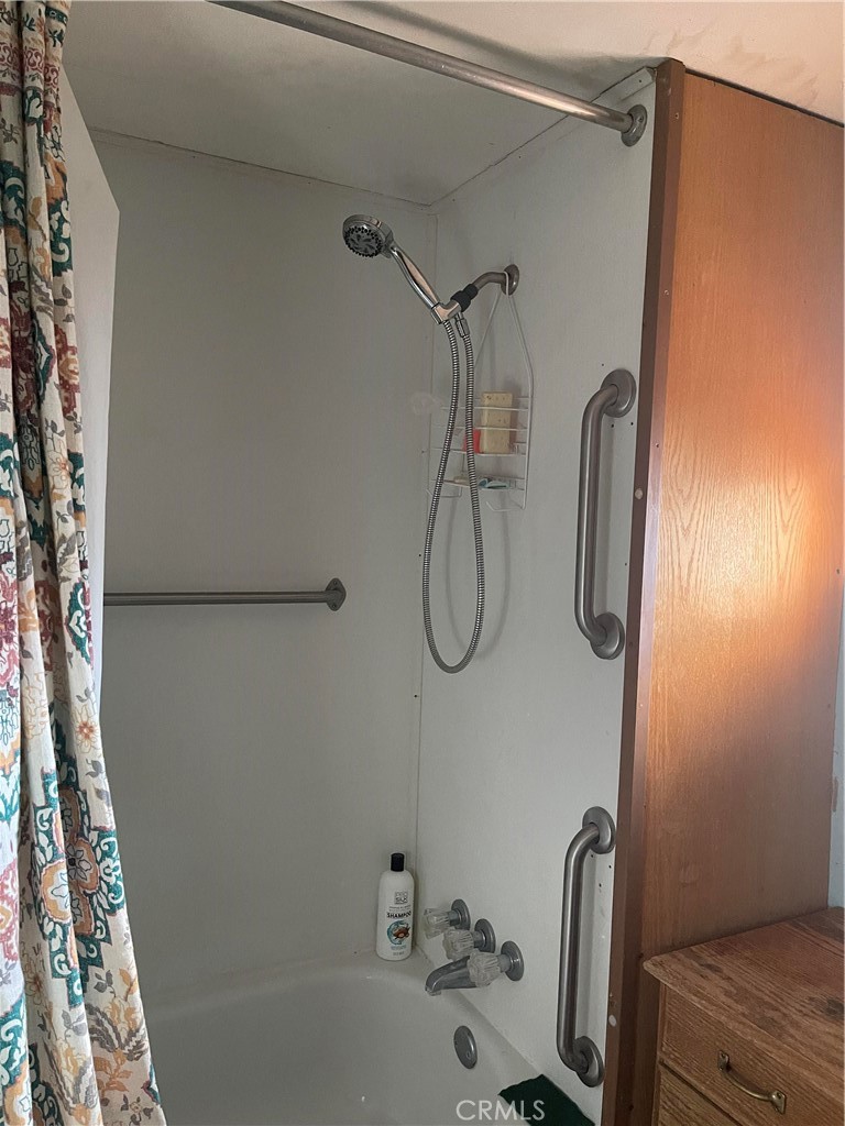 26611 Nudgent Street, Unit 28 Boron, CA 93516 - Photo 7 of 12 a bathroom with a bathtub