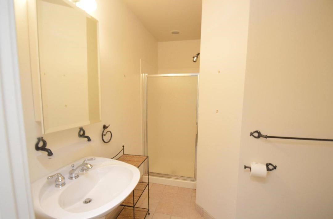 144 Pinnacle Road Rochester, NY 14620 - Photo 19 of 29 First level full bath off bedroom (In-law or In-ho