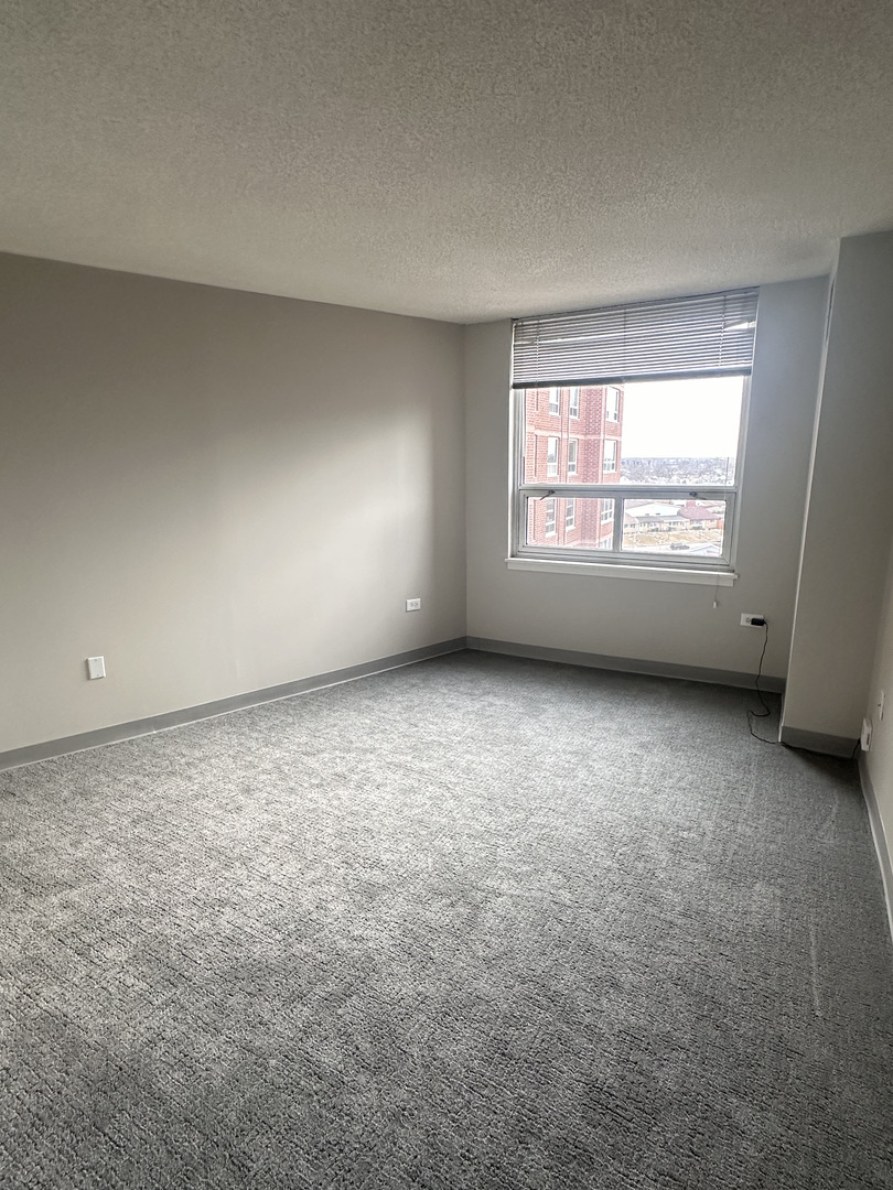 8975 West Golf Road, Unit 625 Niles, IL 60714 - Photo 4 of 6 an empty room with a window