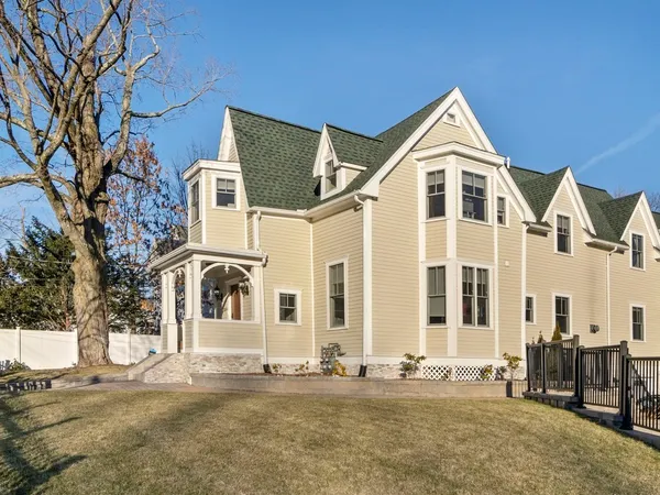 $7,500 | 50 Rowe Street, Unit 1, Auburndale, MA 02466