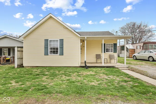 $136,900 | 903 1/2 South Pleasant Street, Edinburgh, IN 46124