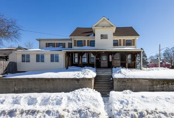 $2,200 | 119 Bank Street, Unit 2, Attleboro, MA 02703