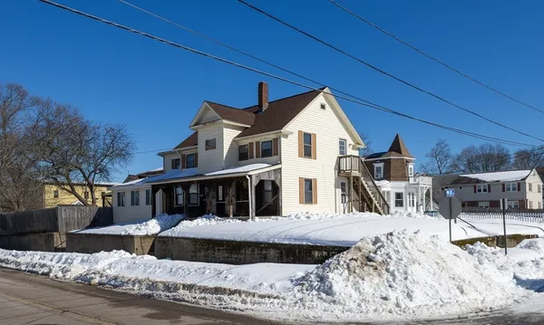 $2,200 | 119 Bank Street, Unit 2, Attleboro, MA 02703