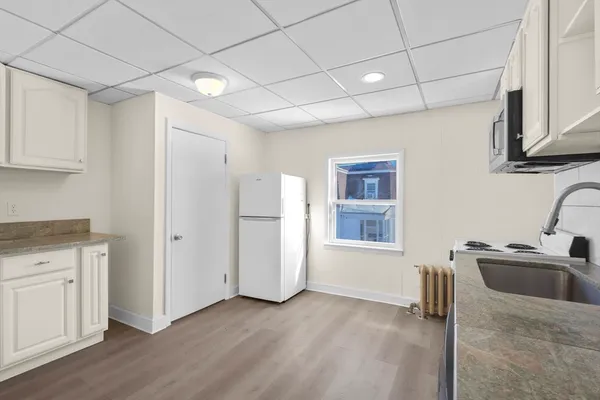 $2,200 | 119 Bank Street, Unit 2, Attleboro, MA 02703