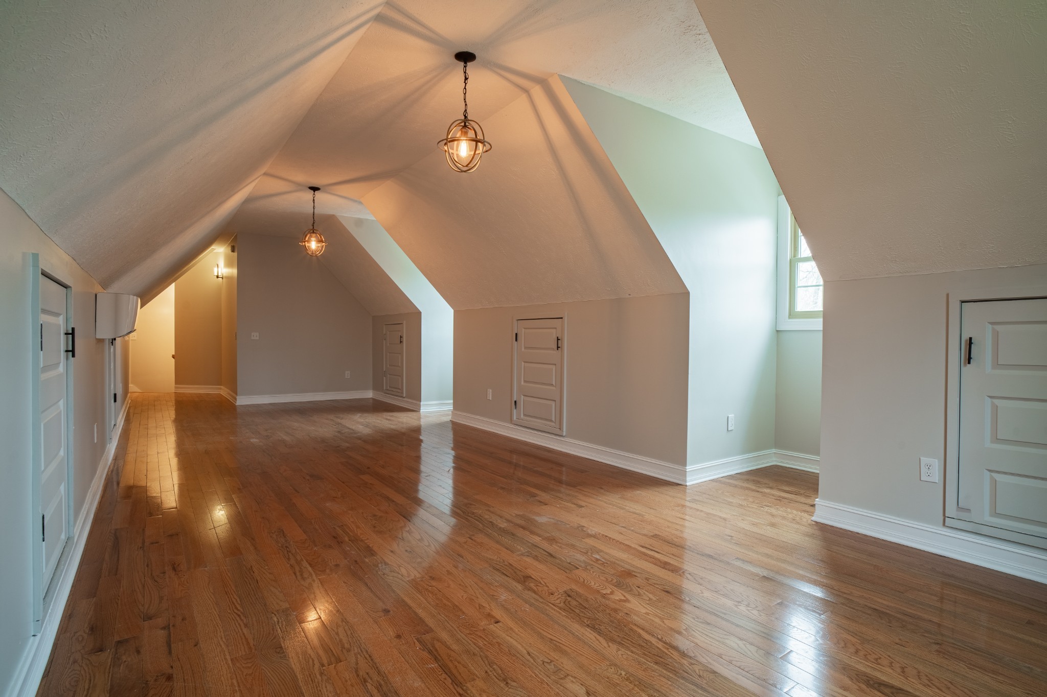 550 Laurel Crown Road Manchester, TN 37355 - Photo 84 of 87 a view of a hallway with wooden floor