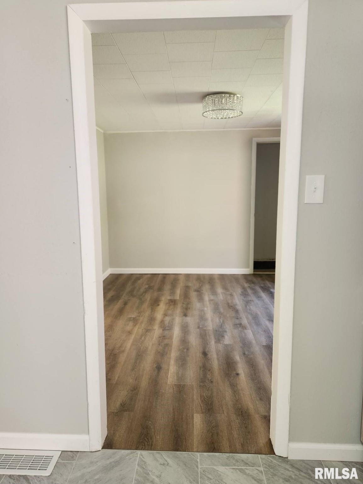 5813 North Koerner Road Peoria, IL 61615 - Photo 11 of 30 Gallery Image 11