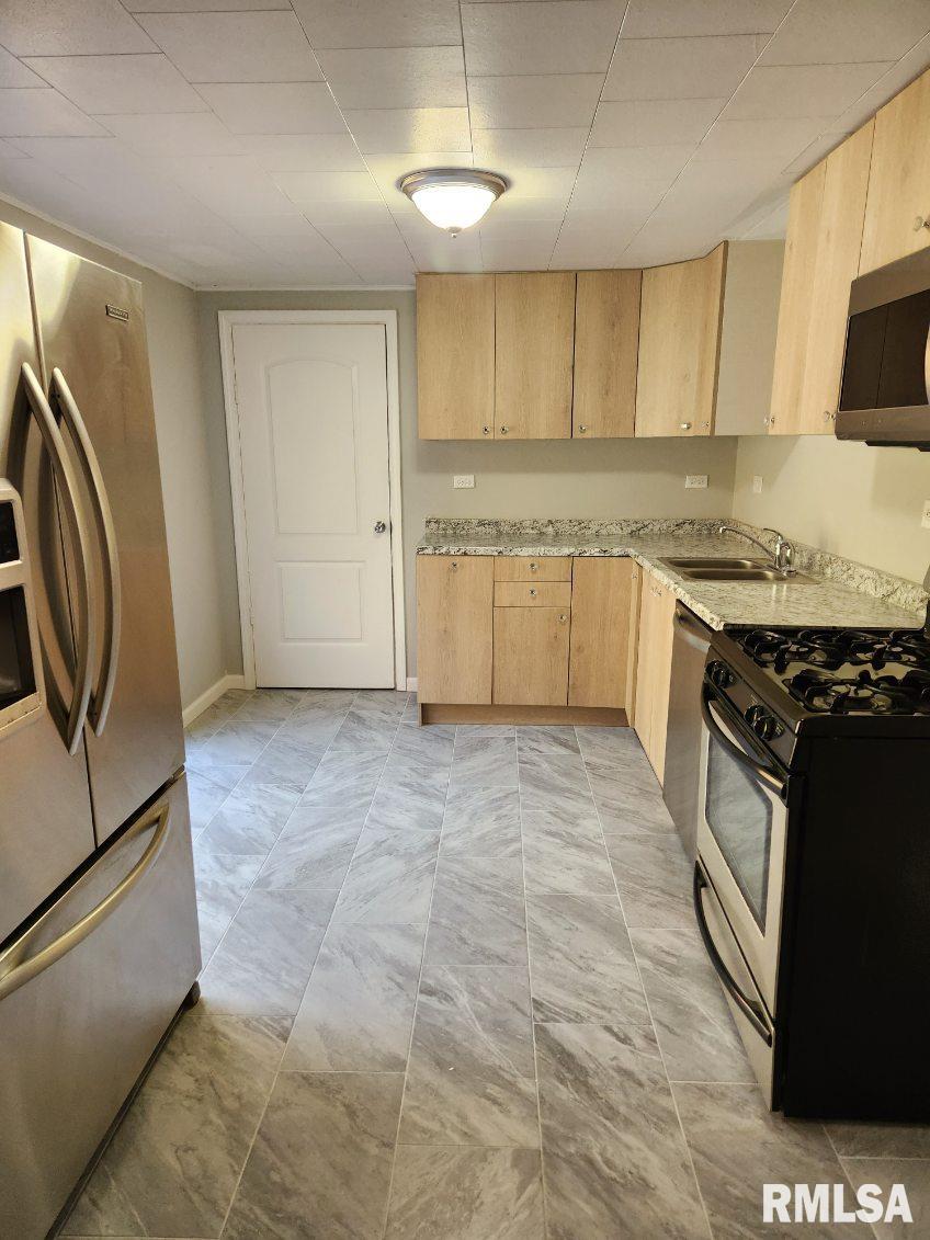 5813 North Koerner Road Peoria, IL 61615 - Photo 3 of 30 Gallery Image 3