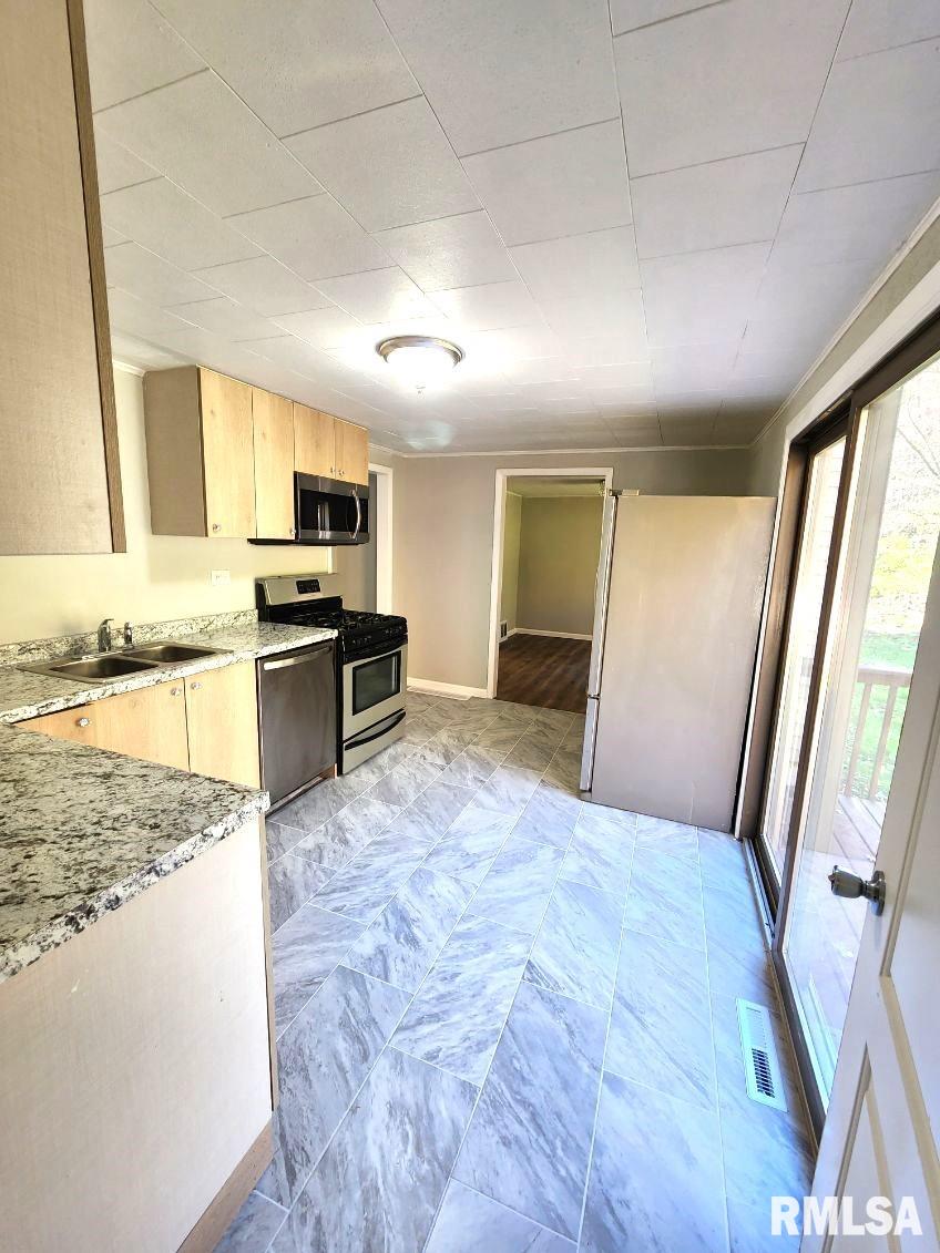 5813 North Koerner Road Peoria, IL 61615 - Photo 10 of 30 Gallery Image 10