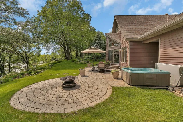 $690,000 | 72959 235th Street, Dassel, MN 55325