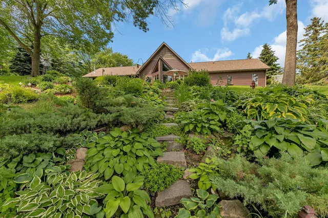 $690,000 | 72959 235th Street, Dassel, MN 55325