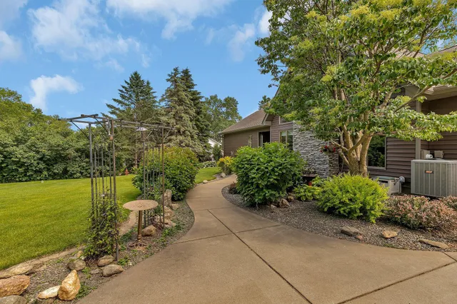 $690,000 | 72959 235th Street, Dassel, MN 55325