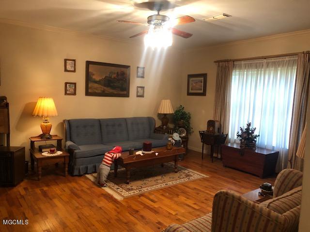 212 Holcomb Carroll Road Carriere, MS 39426 - Photo 12 of 21 Family Room