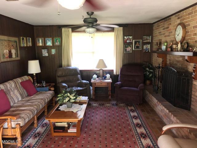 212 Holcomb Carroll Road Carriere, MS 39426 - Photo 16 of 21 HC living1
