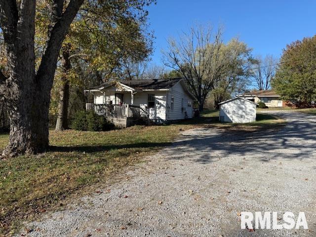 40 Crockett Road Carbondale, IL 62901 - Photo 2 of 11 a view of a house with a yard