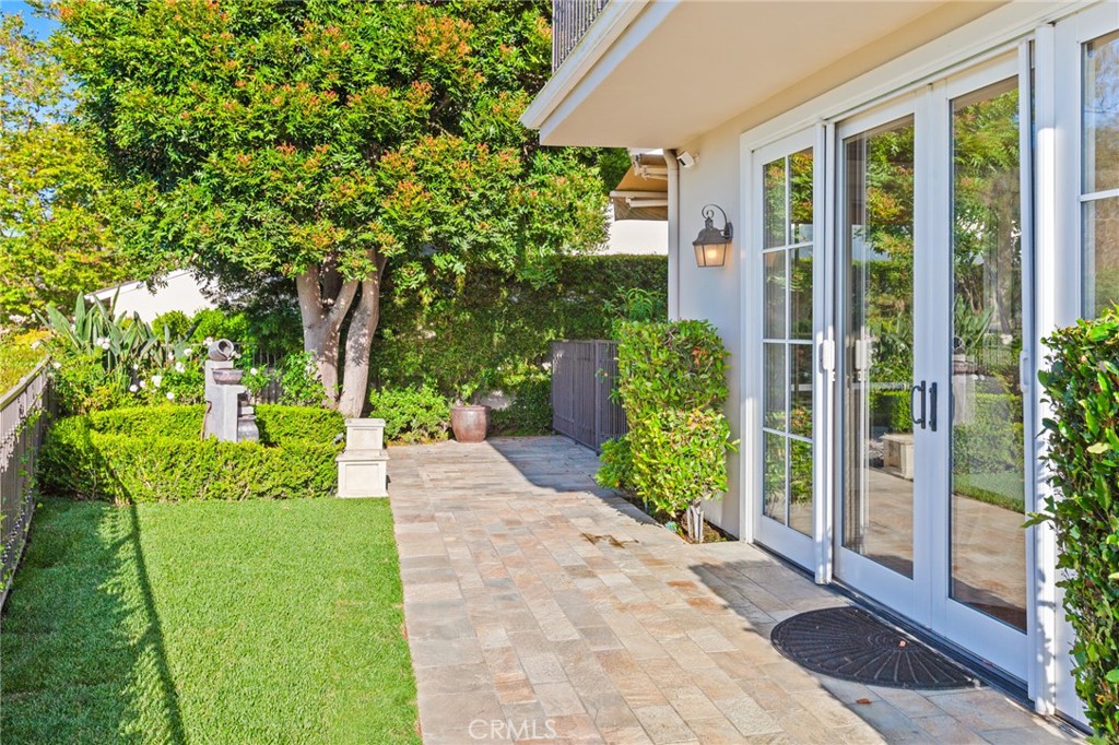 8 Rue Verte Newport Beach, CA 92660 - Photo 32 of 65