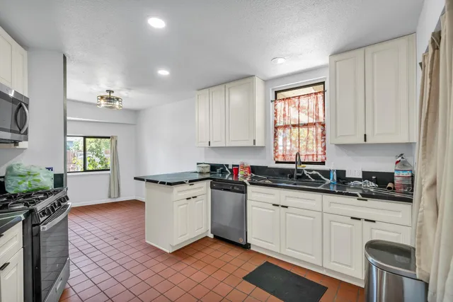 $575,000 | 5351 Whittier Drive, Sacramento, CA 95820