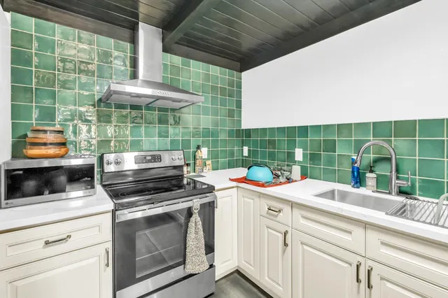 $575,000 | 5351 Whittier Drive, Sacramento, CA 95820