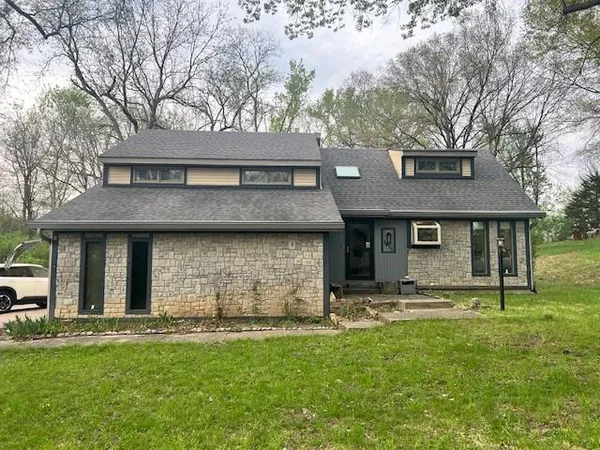 $345,000 | 8406 Northwest 62 Terrace, Parkville, MO 64152