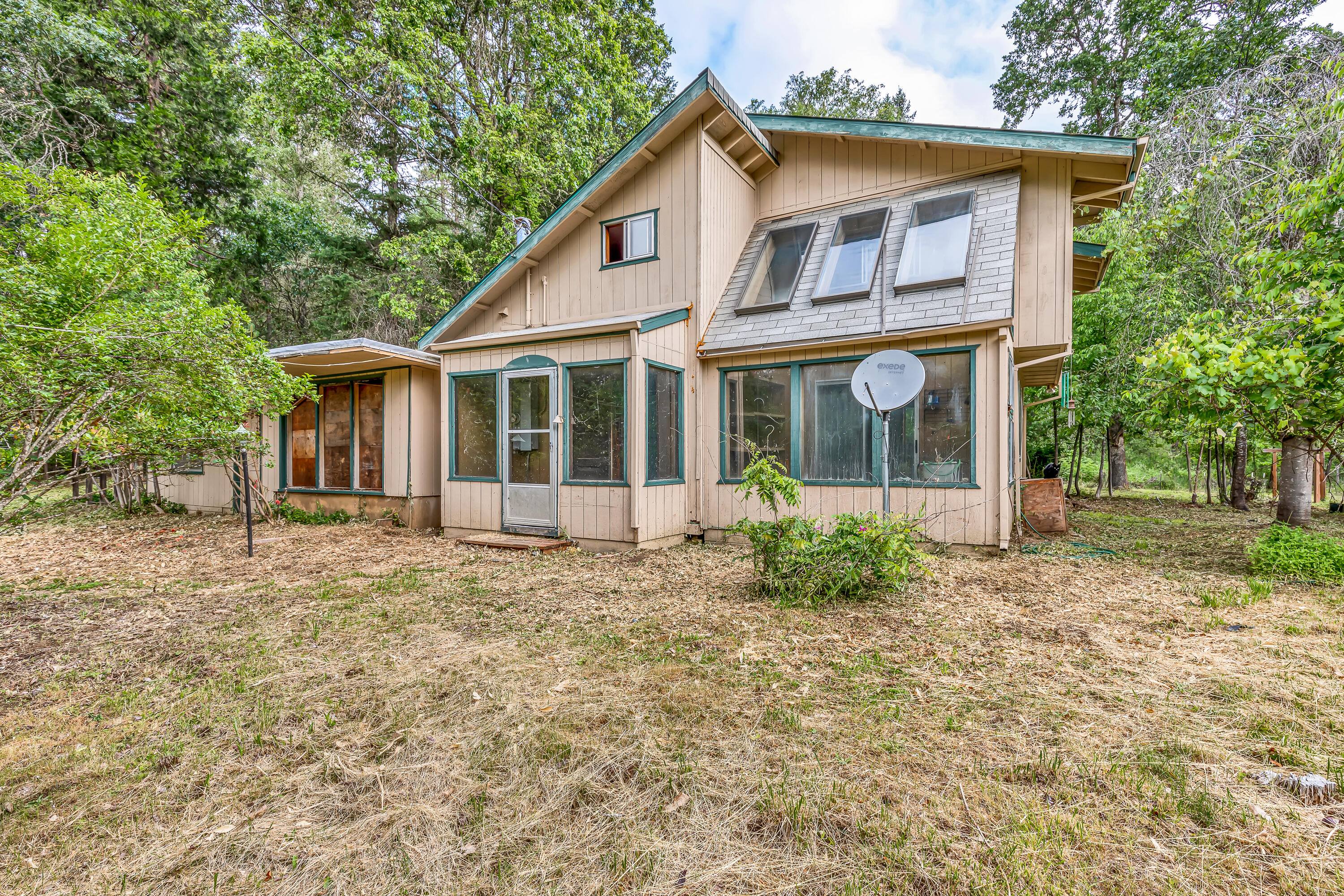 640 Minthorne Road Rogue River, OR 97537 - Photo 2 of 28 9R9A7149