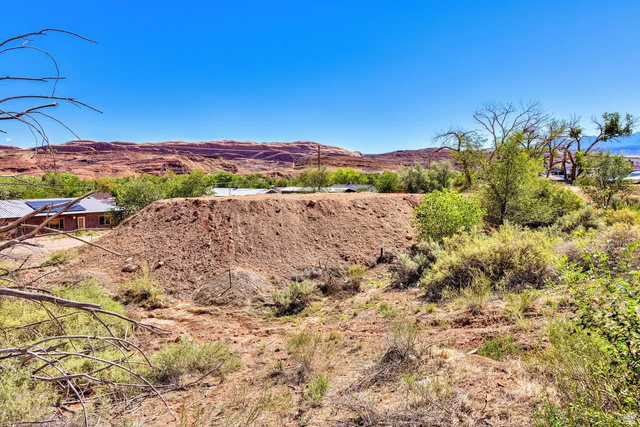 1261 North Highway 191 Moab, UT 84532 - Photo 4 of 5 Expansive desert landscape featuring natural vegetation and red rock formations