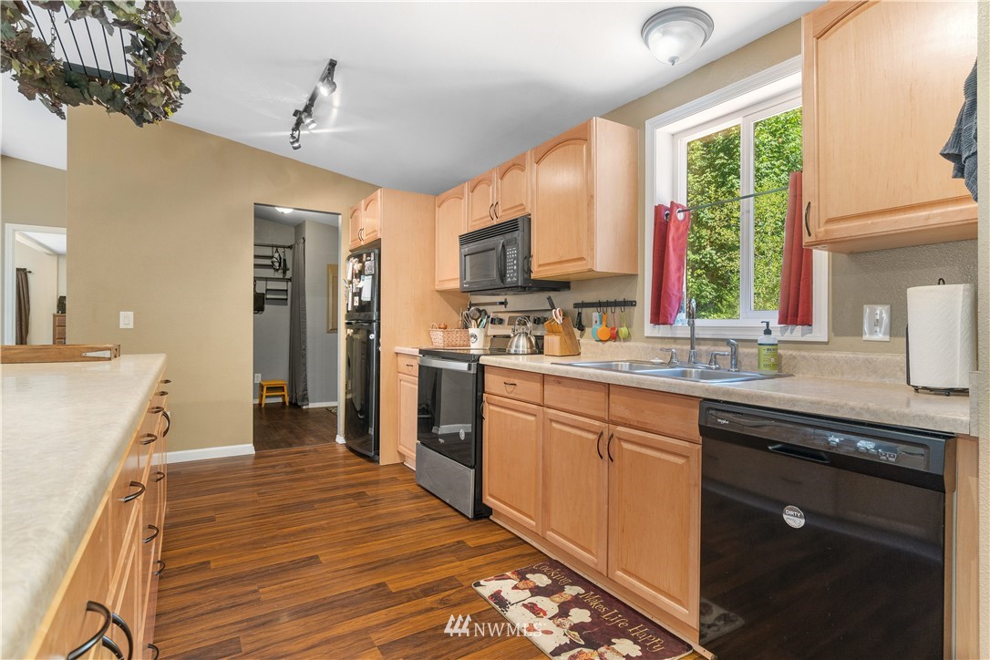 11348 Summit Lake Road Northwest Olympia, WA 98502 - Photo 11 of 40 Gallery Image 11