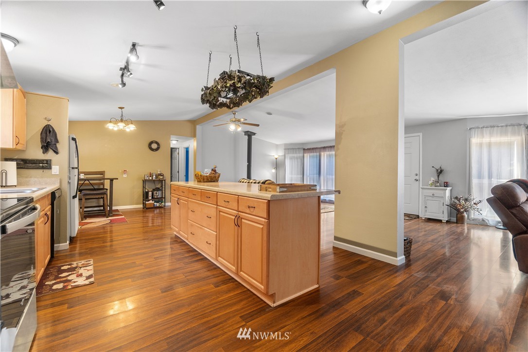 11348 Summit Lake Road Northwest Olympia, WA 98502 - Photo 12 of 40 Gallery Image 12