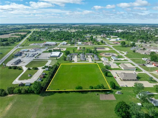 $75,000 | East 30th Street, Trenton, MO 64683