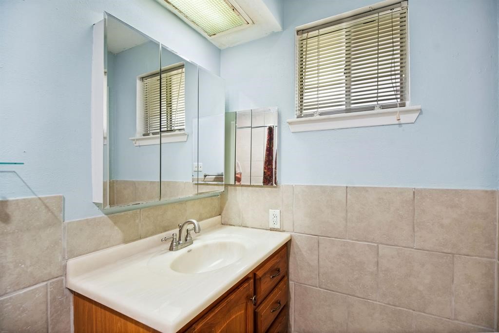 9718 Shady Tree Lane Houston, TX 77086 - Photo 15 of 26