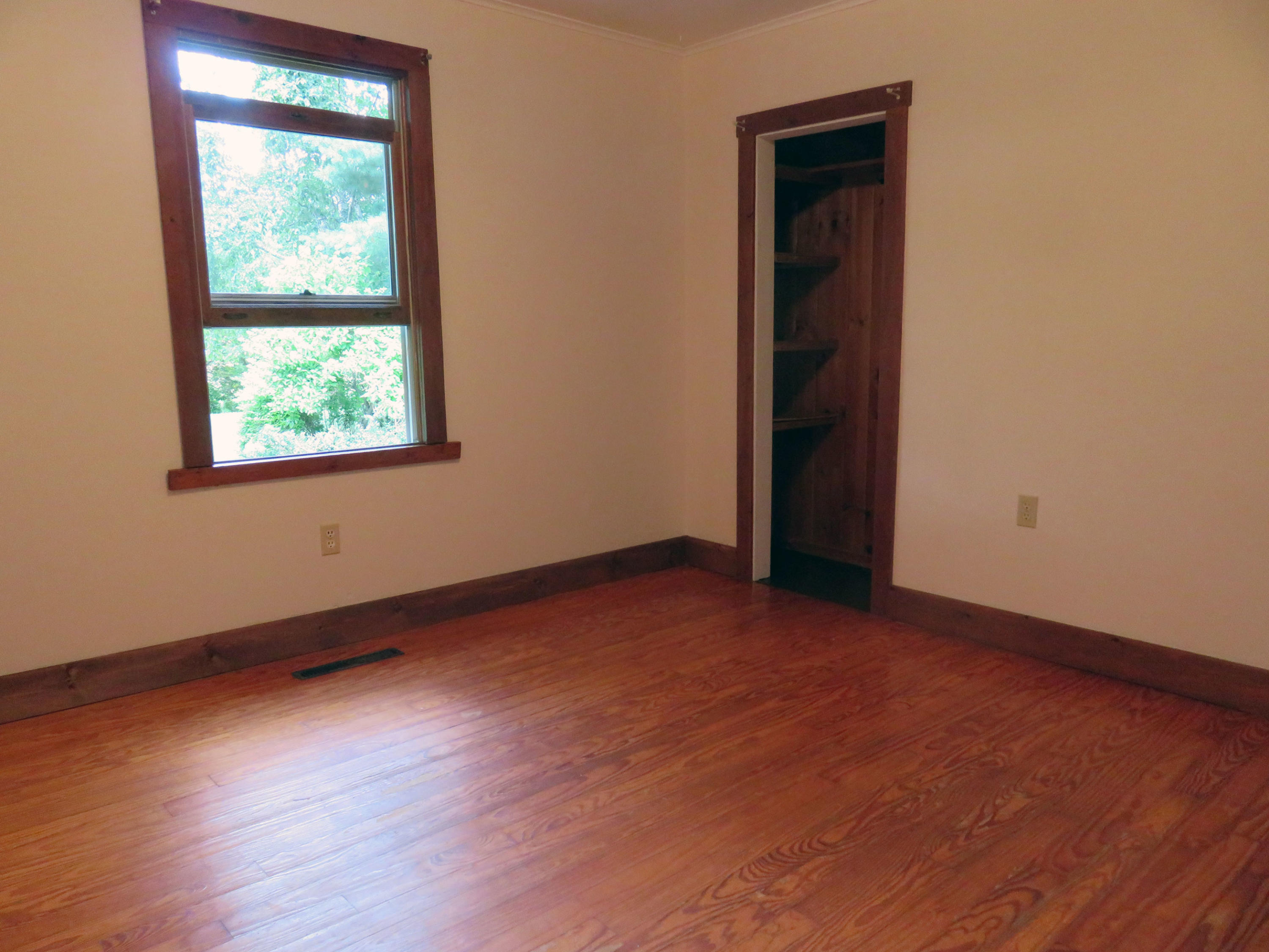 204 Church Road Readfield, ME 04355 - Photo 6 of 21 down_bed_01
