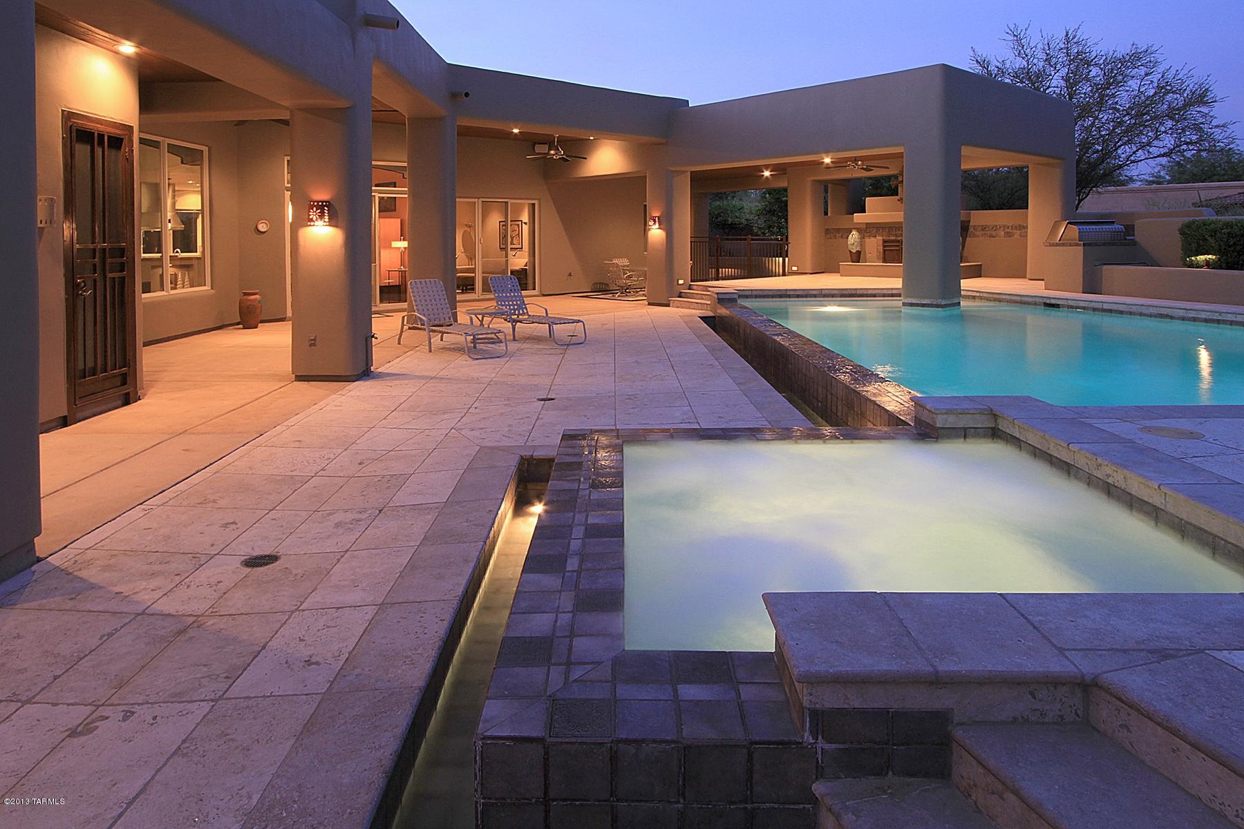 744 West Rim View Place Oro Valley, AZ 85755 - Photo 9 of 27 Gallery Image 9