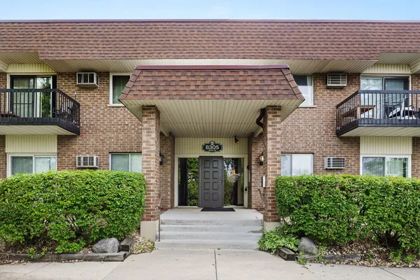 $160,000 | 8305 Highway 53, Unit A19, Woodridge, IL 60517